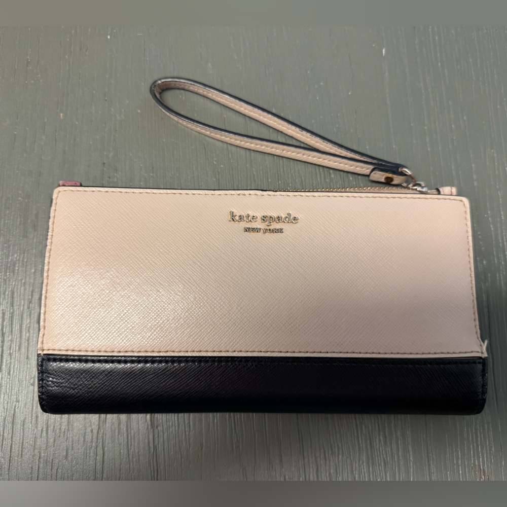 Kate Spade Black and Cream Wristlet
